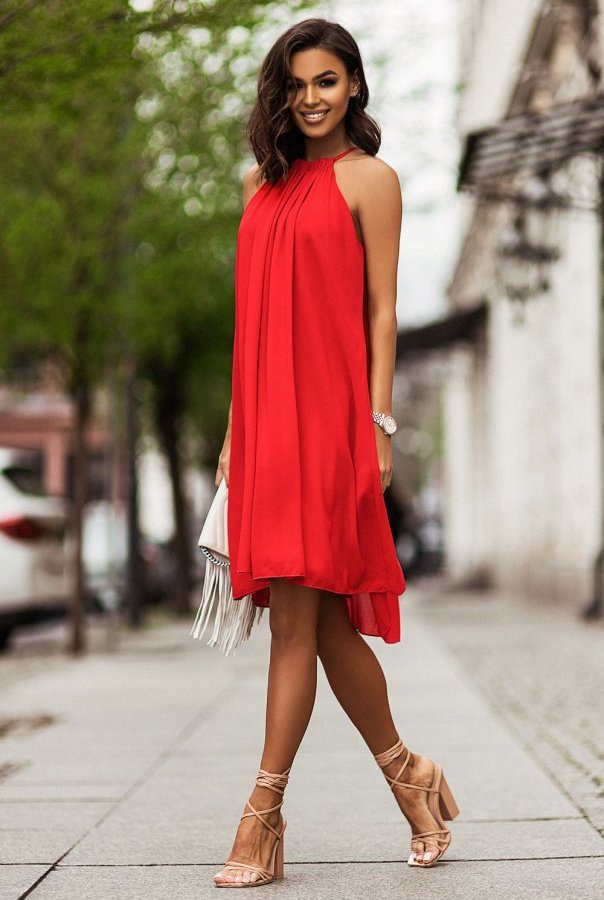 czerwona szyfonowa sukienka